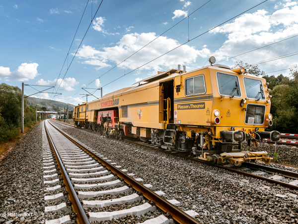 Gleisbaumaschine Schweerbau durch HENKELHAUSEN remotorisiert